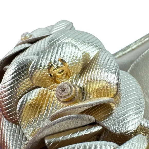 CHANEL Gold Leather Camellia Flower Toe Ring Sandals Made in Italy 36C - 6US - Picture 14 of 14
